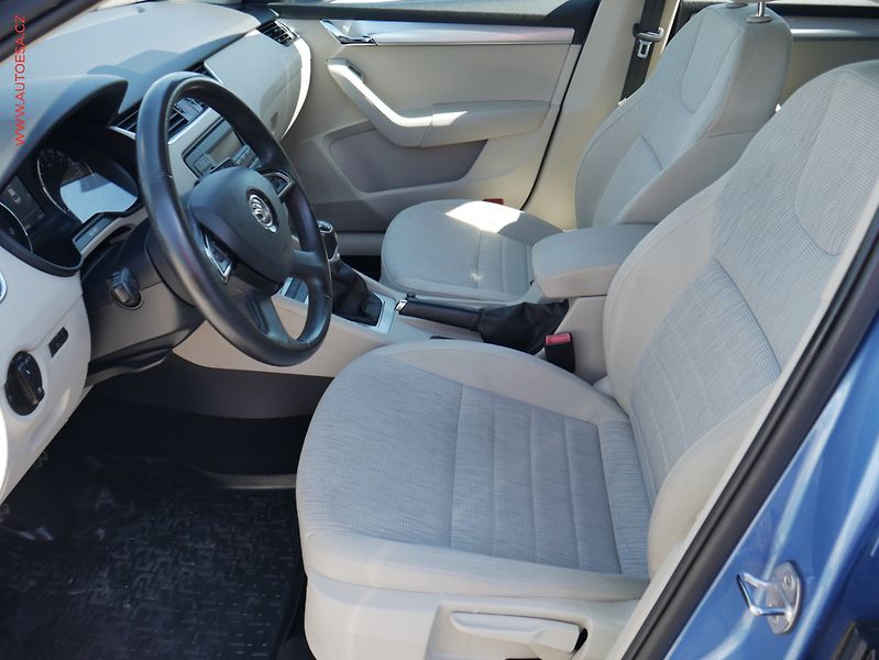 Škoda Octavia (2014) 1.2TSi, ČR, Elegance, autoAC - fotka 9 z 21