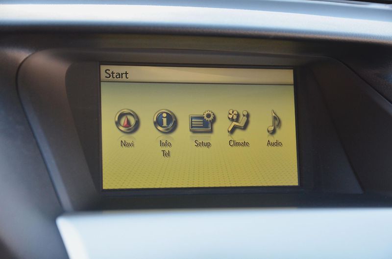 Lexus RX (2010) RX 350 3.5 204kW 4x4 LPG / ČR - fotka 31 z 43