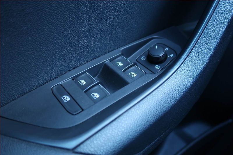 Škoda Karoq (2018) 2.0 TDI, 4X4, Automat, Kůže - fotka 23 z 26