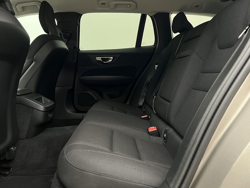 Volvo V60 D3 MOMENTUM PRO AUT - fotka 6 z 41