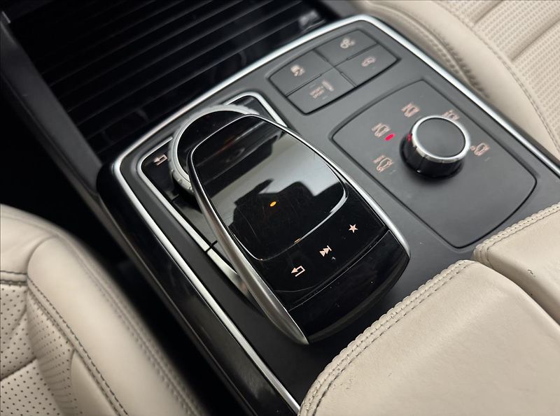 Mercedes-Benz GLS 5,5 63AMG DESIGNO NZTOP PANO - fotka 31 z 61