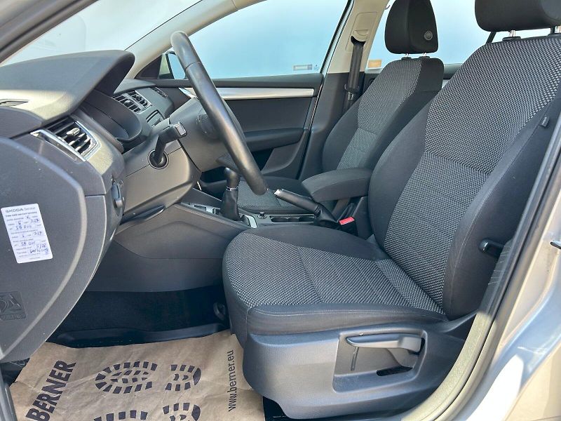 Škoda Octavia (2013) Ambition Plus 1.6 TDI 77 kW - fotka 13 z 24