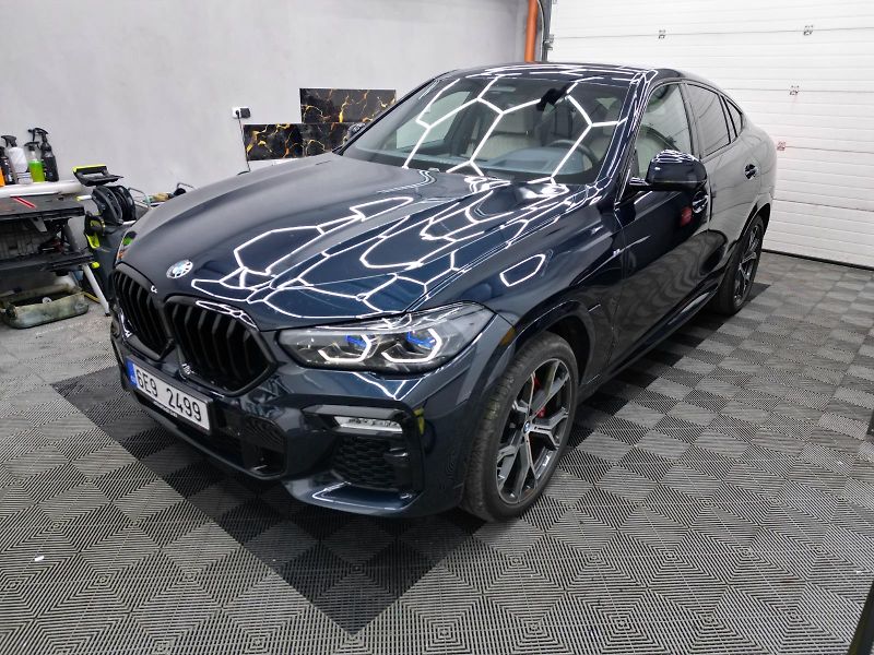 BMW X6 (2021) BMW X6, xDrive40i MAX VÝBAVA!! - fotka 4 z 13