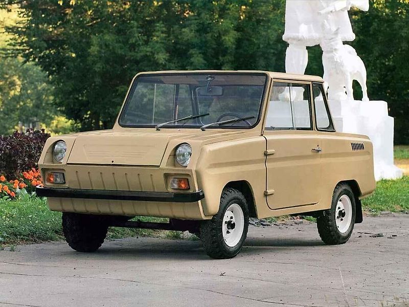 SMZ S-3A poháněl slabý dvoutaktní motor z motocyklu.