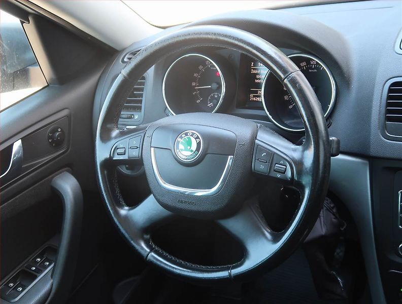Škoda Yeti (2011) Elegance 2.0 TDI, 4X4 - fotka 15 z 23