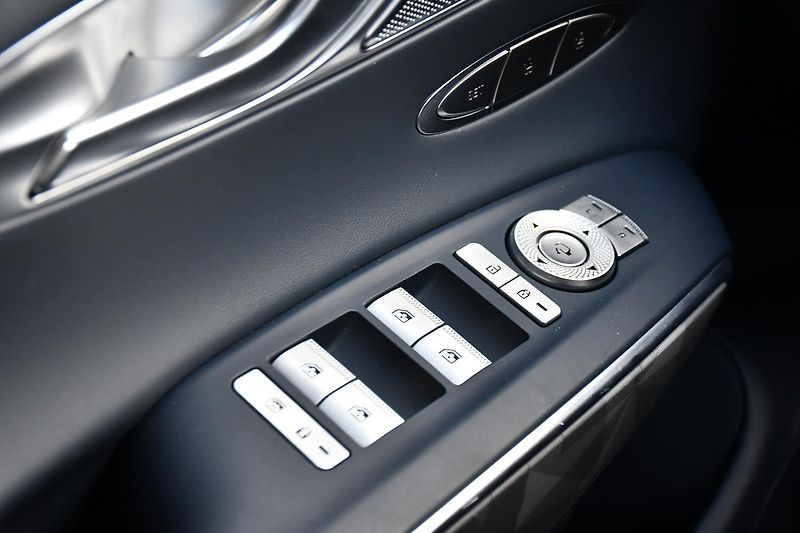 Genesis GV70 2.2 AWD SPORT LINE 1M - fotka 28 z 48