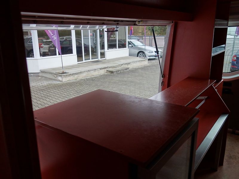 Opel Movano (2008) 2.5 CDTI 88kW MOBILNÍ PRODEJNA - fotka 23 z 34