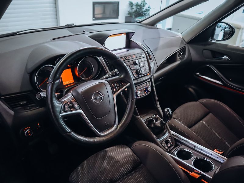 Opel Zafira 2.0CDTi OPC Line - fotka 9 z 28