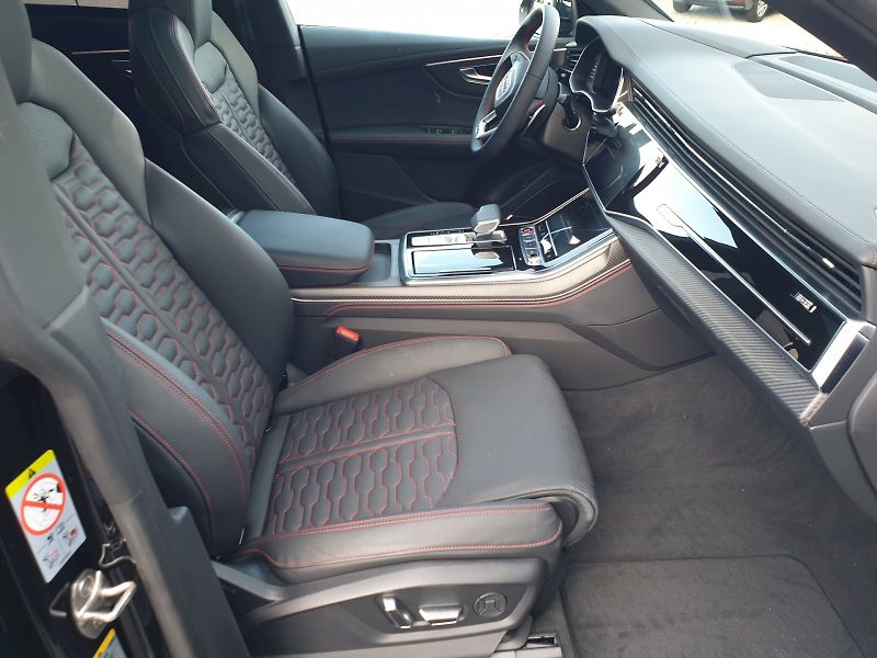 Audi RS Q8 (2023) TFSI 441 KW QUATTRO - fotka 14 z 28