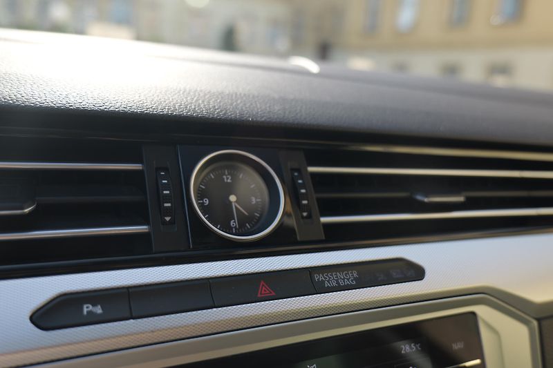 Volkswagen Passat 1.4 TSI DSG Kamera DAB Cockpit - fotka 35 z 37