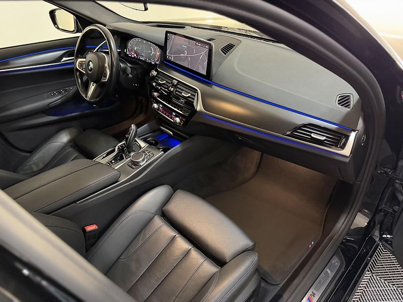 BMW Řada 5 530d xDrive M-Sport Laser FCL - fotka 47 z 48