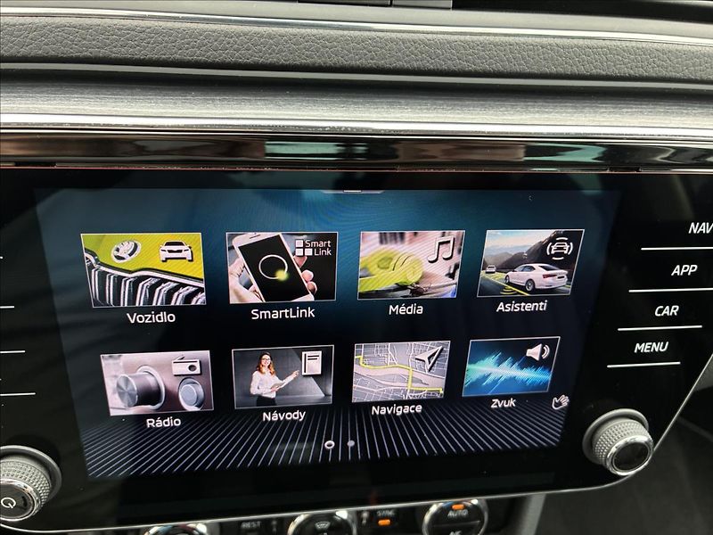 Škoda Superb 2,0 STYLE,PANORAMA,TAŽNÉ,LED - fotka 26 z 36