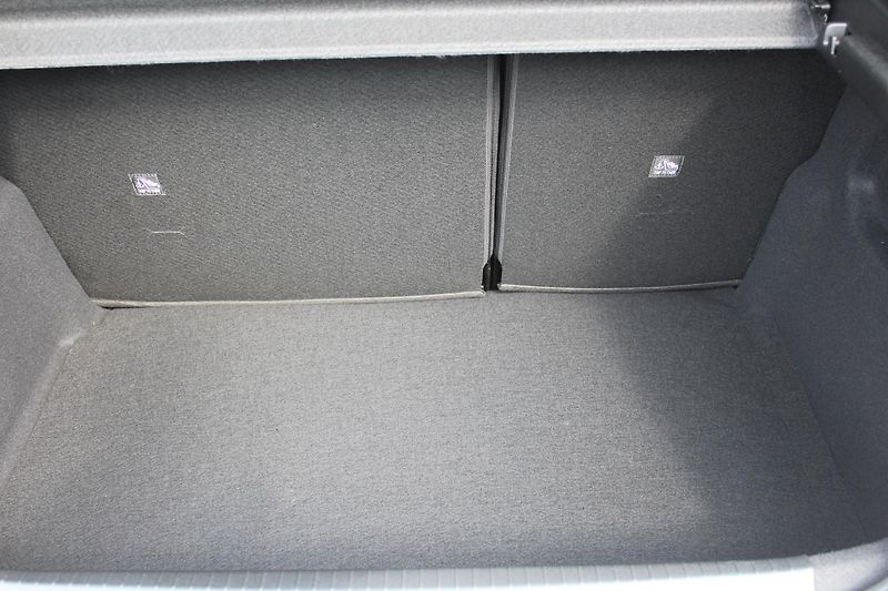 Opel Corsa (2025) GS Hybrid 1.2 TURBO 110k eDCT6 - fotka 11 z 29
