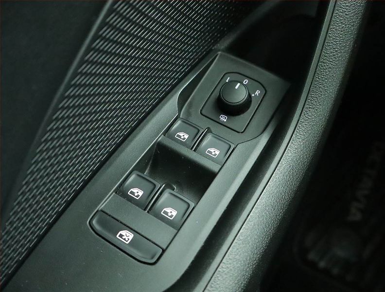 Škoda Octavia (2023) Ambition 2.0 TDI, ČR,1.maj - fotka 14 z 15