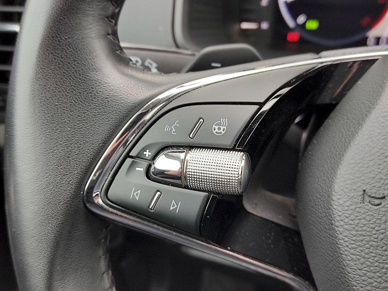 Škoda Karoq (2022) Style 2,0 Tdi 110 Kw 4x4 DSG - fotka 31 z 38