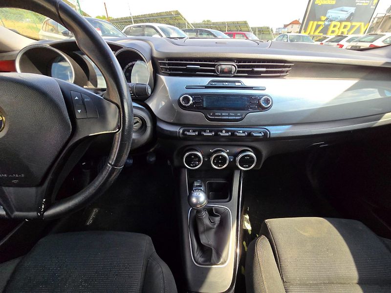 Alfa Romeo Giulietta (2011) 1.4T Exclusive - fotka 15 z 22