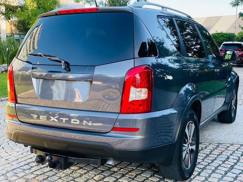 SsangYong Rexton 2.2TD 4x4 AUTOMAT TAŽNÉ VÝHŘEV - fotka 12 z 43