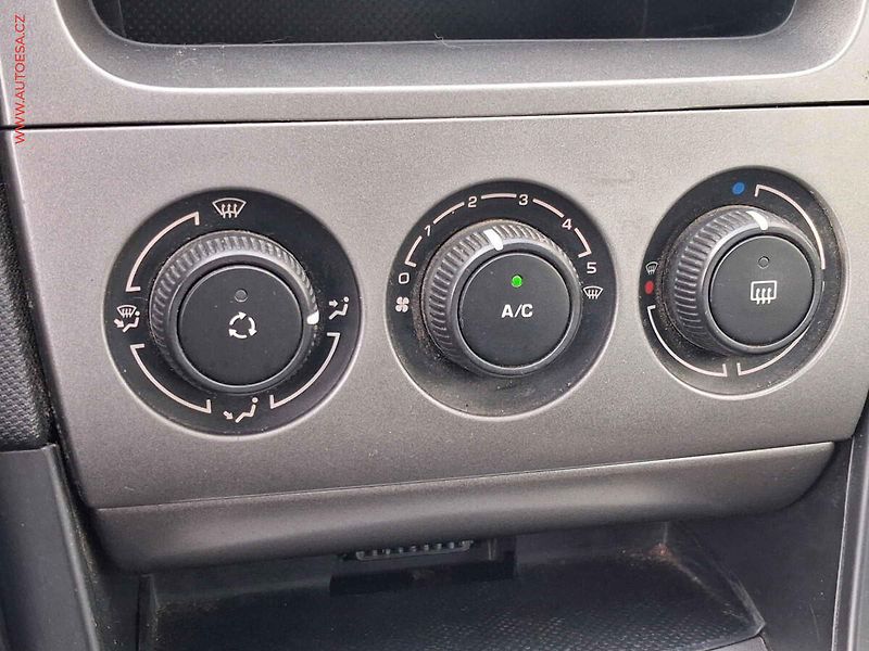 Peugeot 308 (2008) 1.4i, ČR, Klima - fotka 13 z 14