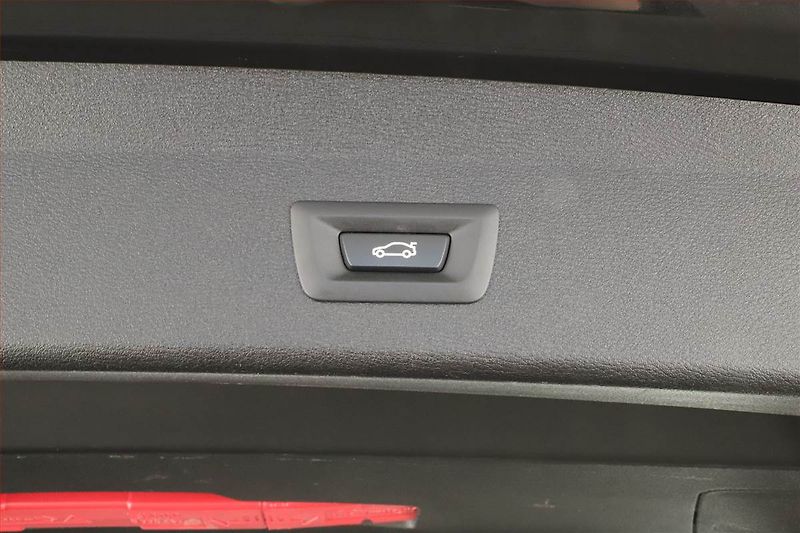 BMW X1 (2017) sDrive18i, ČR,1.maj - fotka 18 z 18