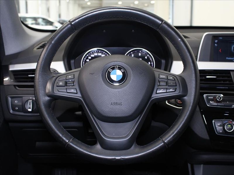 BMW X1 2,0 18d xDrive 115tkm.2.maj.ČR - fotka 9 z 24