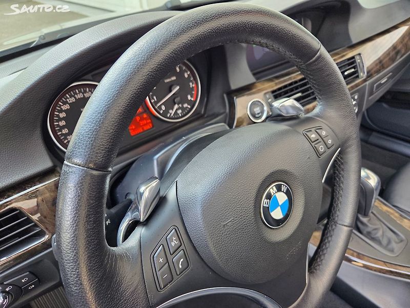 BMW Řada 3 (2009) 330i 200Kw Aut Kabrio 60t.km - fotka 31 z 49