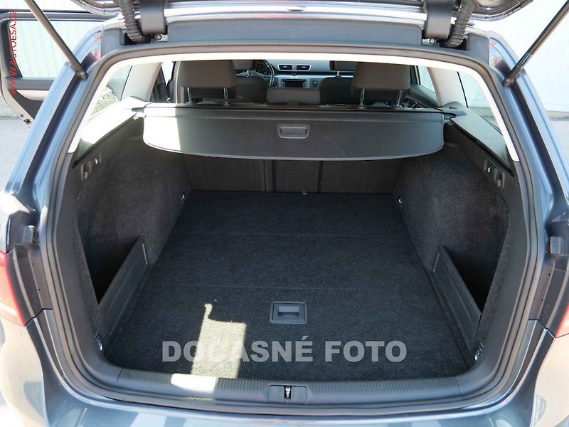 Volkswagen Passat (2014) 2.0 TDi, Navi, xenon - fotka 7 z 23
