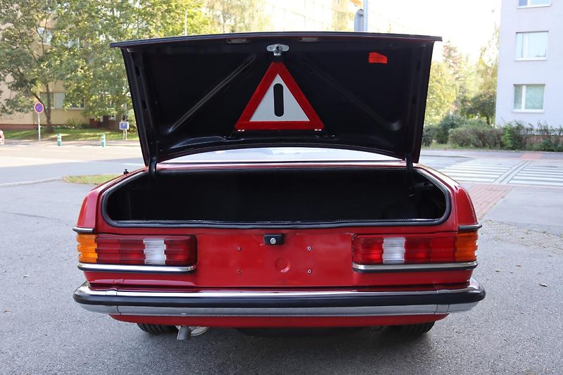 Mercedes-Benz 123 230CE KUPÉ AUTOMAT 100kW - fotka 34 z 48