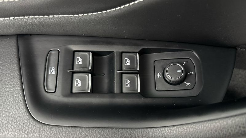 Volkswagen Passat 2.0 TDI DSG Elegance Variant - fotka 23 z 27
