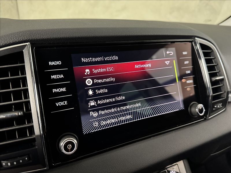 Škoda Karoq 1,5 TSi  DSG Style LED Kamera - fotka 27 z 44