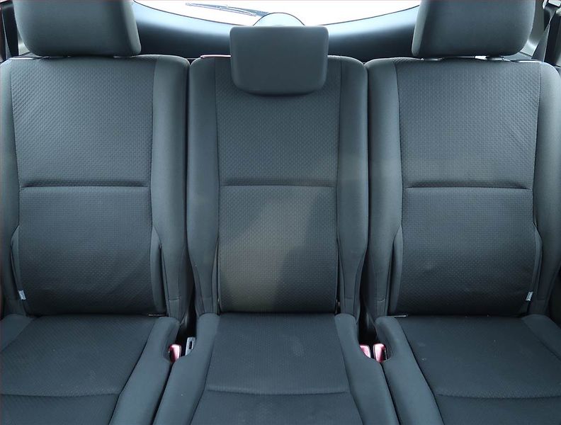 Toyota Corolla Verso (2004) 1.8, po STK, rezervace - fotka 10 z 16