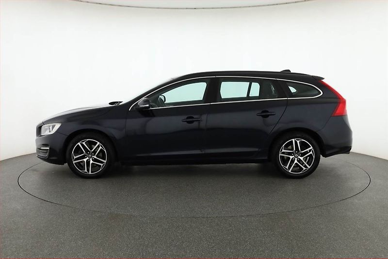 Volvo V60 (2016) D3 2.0, Navi, Tempomat - fotka 3 z 18