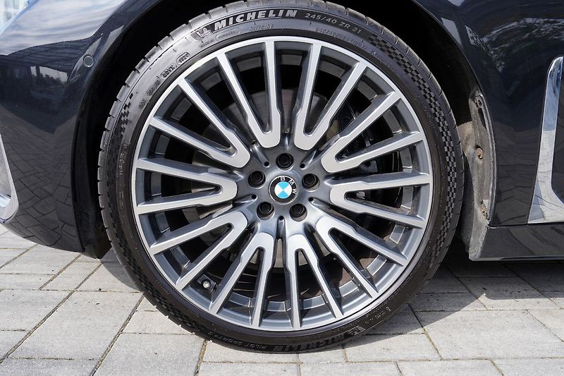 BMW Ostatní M760Li xDrive/6.6i/V12/590PS - fotka 47 z 47
