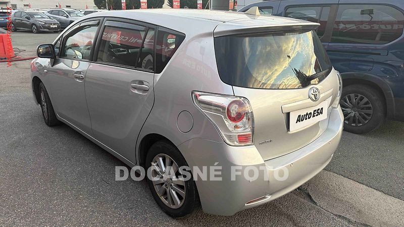 Toyota Verso (2011) 1.8VVTI, AC, park.kamera - fotka 2 z 3