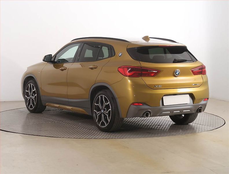 BMW X2 (2019) M Paket xDrive18d - fotka 4 z 22