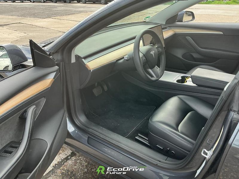 Tesla Model 3 (2022) AMD Ryzen, Grok | SOH 93 % - fotka 11 z 12