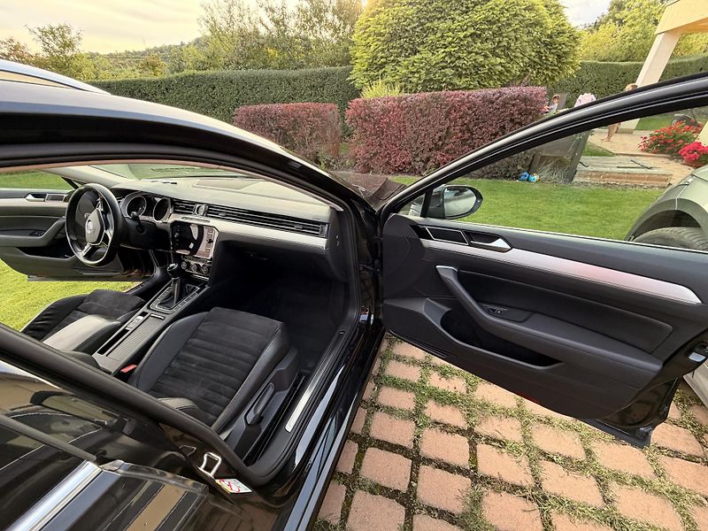 Volkswagen Passat Variant (2018) 2.0TDI,110kW,R-Line,TZ,2.maj. - fotka 11 z 18
