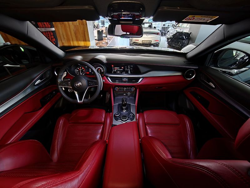 Alfa Romeo Stelvio 2,2d 154kW Q4 - fotka 20 z 38