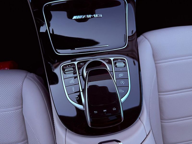 Mercedes-Benz Třídy E E 63 S 4MATIC+, ČR, 1.Maj - fotka 33 z 39