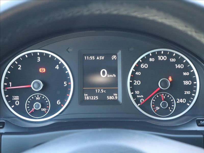 Volkswagen Tiguan 2,0   TDi Sport Pano Kamera Dy - fotka 12 z 36