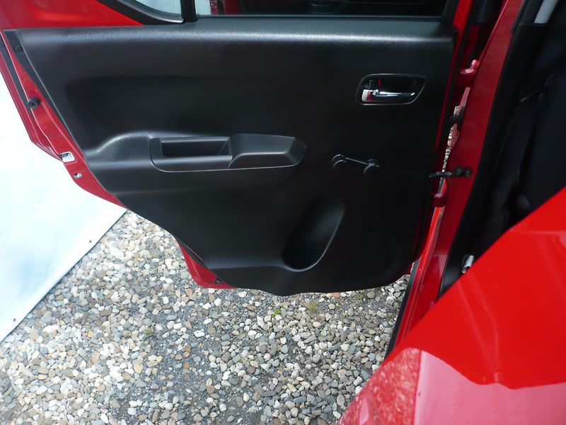 Suzuki Ignis 1.2i 61Kw Automat REZERVACE - fotka 24 z 29