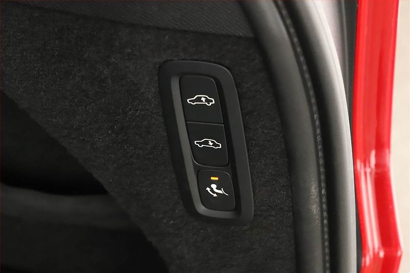 Volvo XC90 (2018) R-Design T8 Twin Engine AWD - fotka 24 z 27