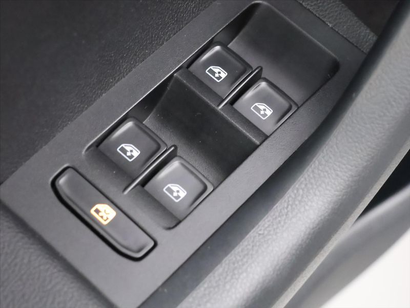 Škoda Octavia 1,6 TDI 81 kW JOY Aut.klima - fotka 14 z 24