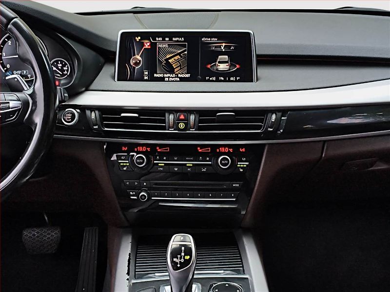 BMW X5 (2015) xDrive30d, 4X4, Automat - fotka 11 z 16