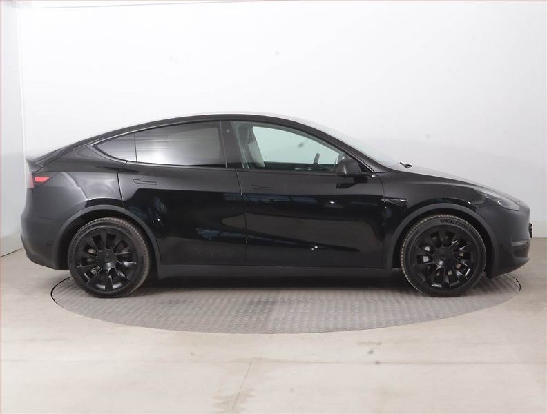 Tesla Model Y (2023) Long Range AWD 79kWh, SoH 91% - fotka 6 z 21