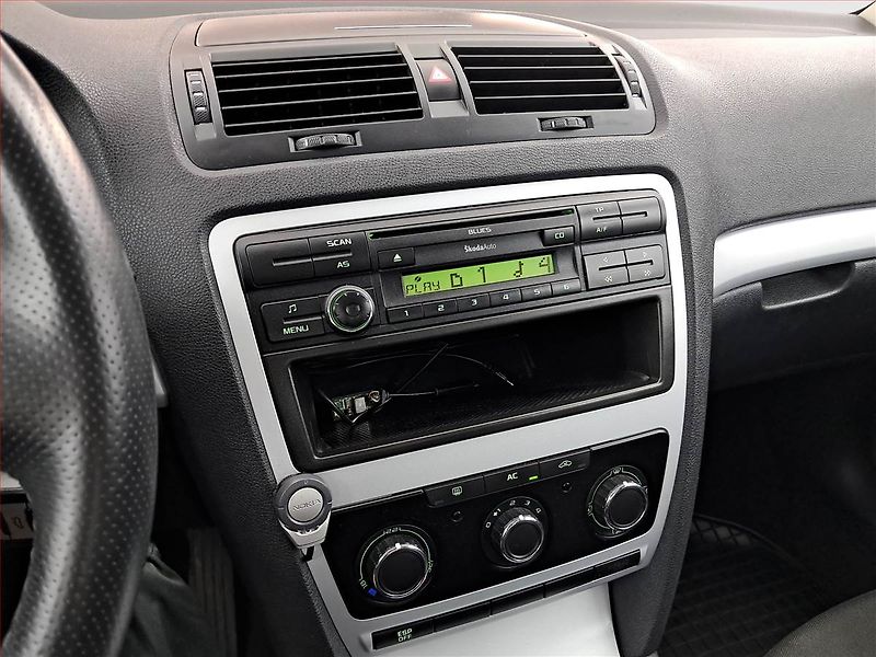 Škoda Octavia (2009) 1.6, po STK, jezdí výborně - fotka 12 z 14