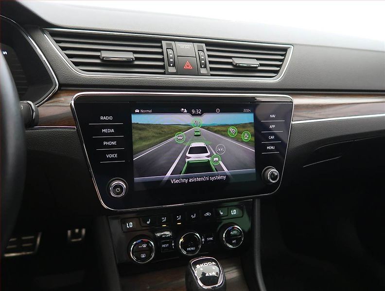 Škoda Superb (2022) Scout 2.0 TSI - fotka 17 z 32