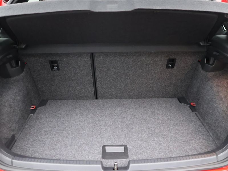 Volkswagen Polo 2,0 TSI GTI 147kW DSG LED Beat - fotka 10 z 33