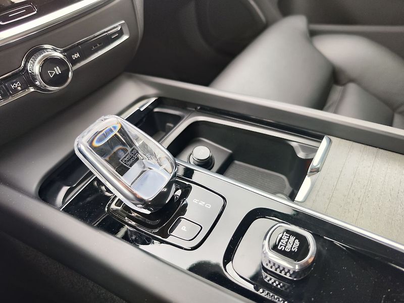 Volvo V60 B4 2.0/145kW Inscription AT - fotka 26 z 37