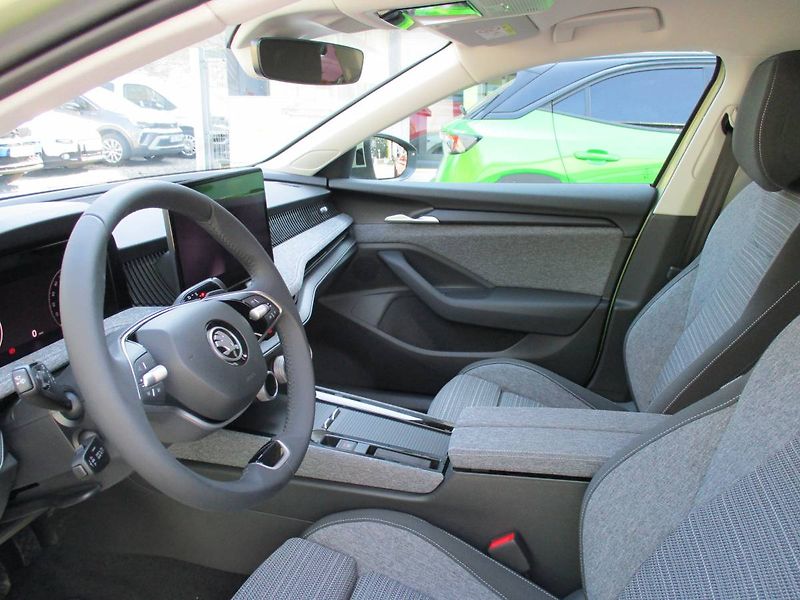 Škoda Superb Combi Selection 2,0TDI 110kW D - fotka 13 z 13