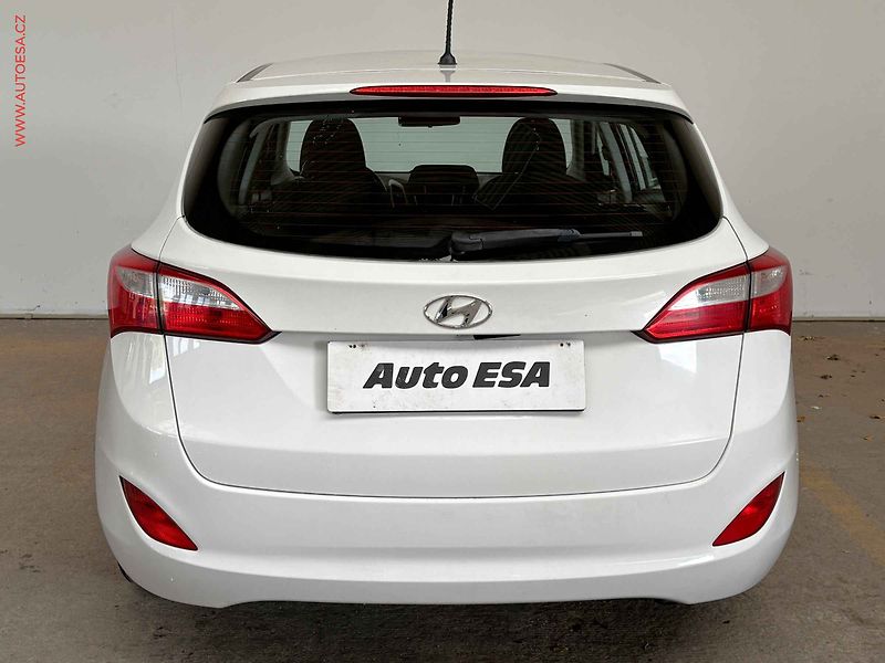 Hyundai i30 (2013) 1.6 CRDi, 1.maj, AT, AC - fotka 5 z 13